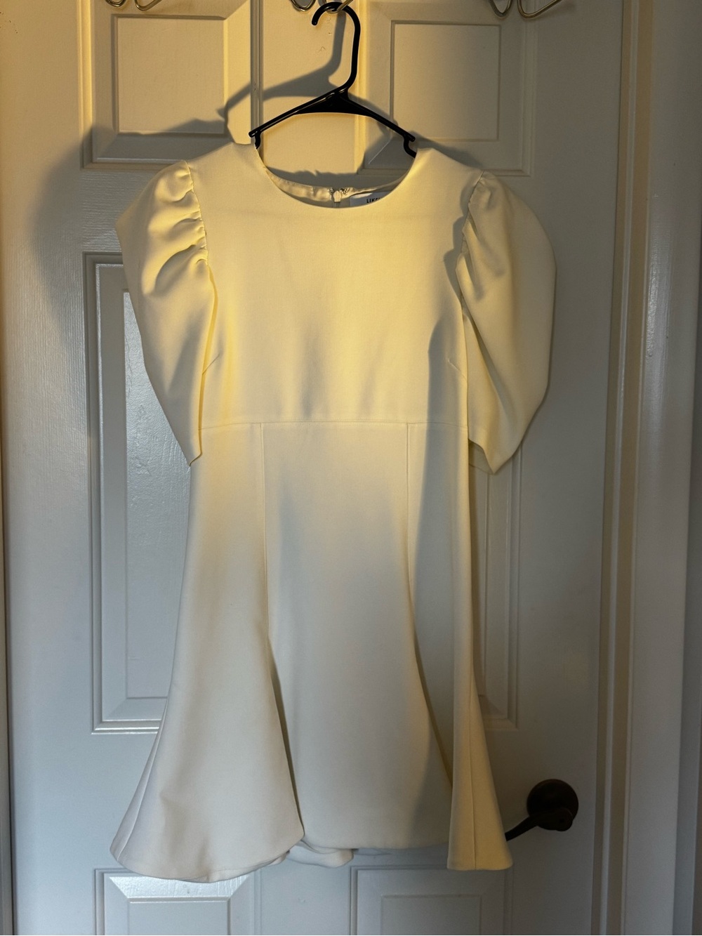 Woman Ivory Puff-Sleeve Party Dress